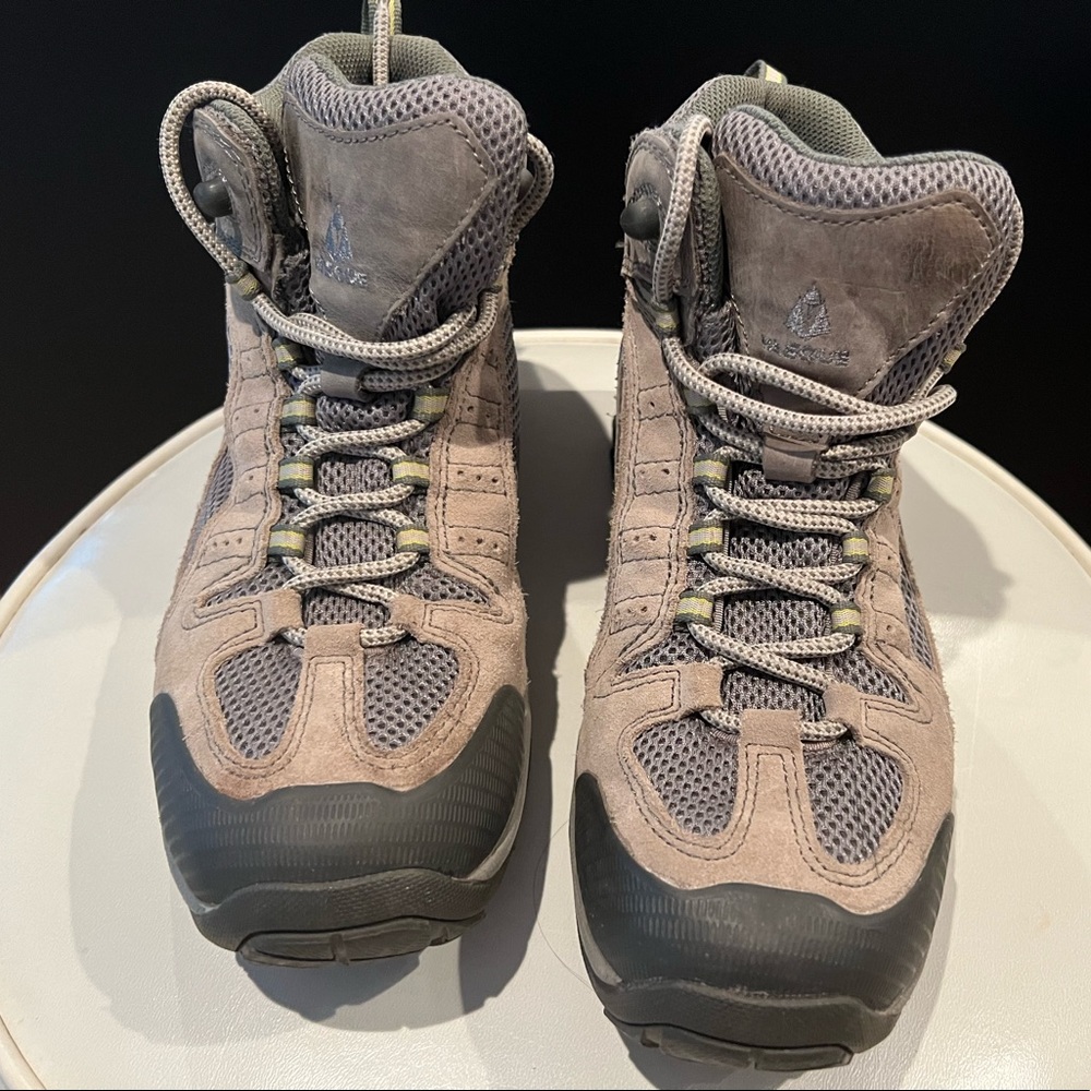 Women’s Vasque Breeze, Gore Tex Hiking Boot Size 8.5